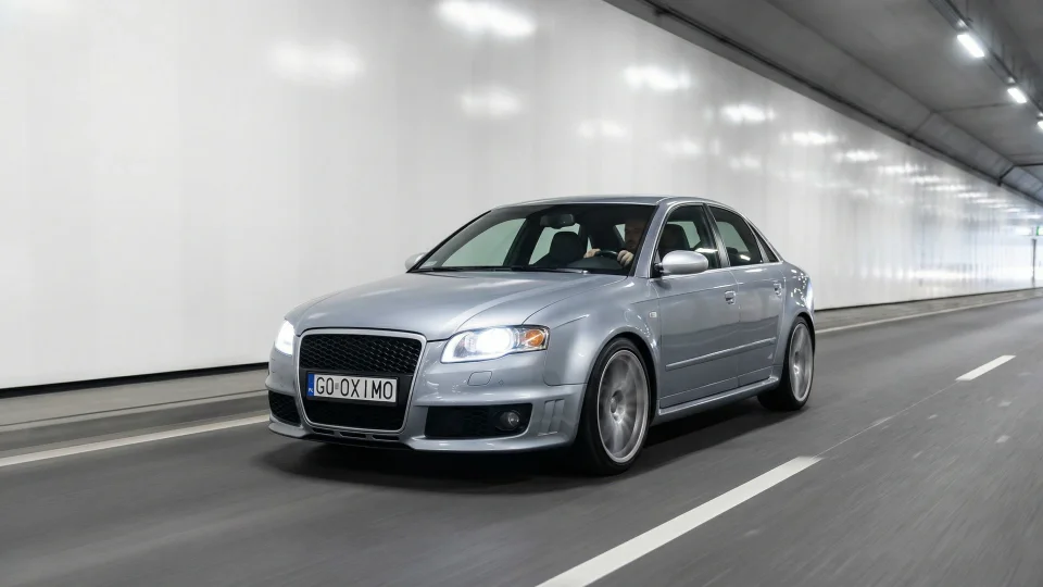 Седан (B7)