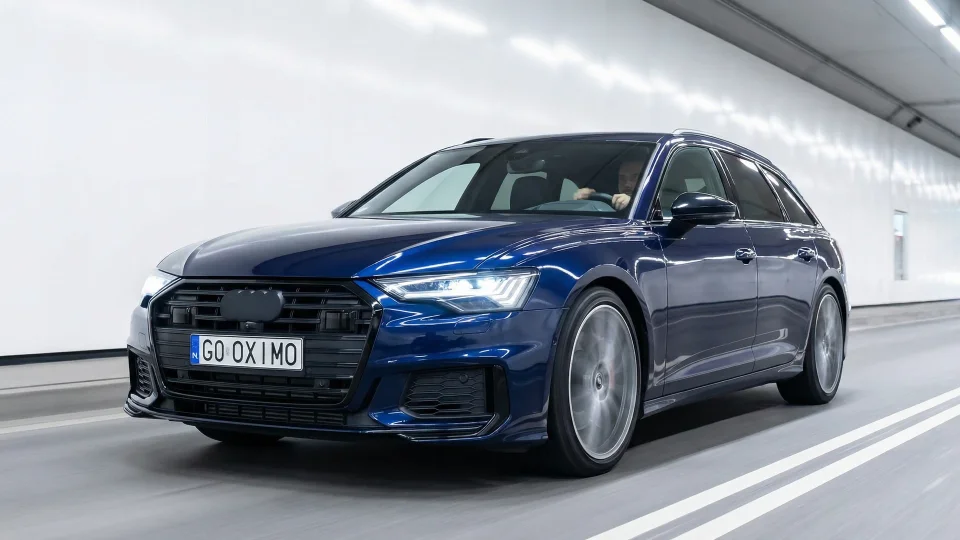 Універсал (C8 Avant 4A5 z zamontowaną dyszą mycia szyby w ramieniu)