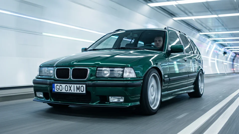 Універсал (E36)